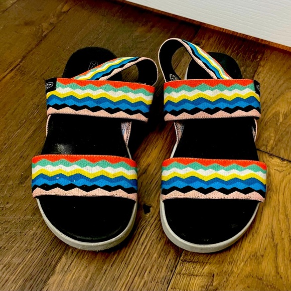 Shoes - Keen sandal women’s 8 multicolored stretchy straps